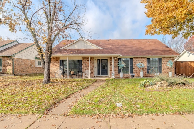 single story home featuring a front lawn