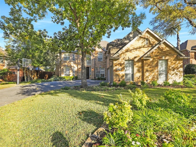 view of front of property with a front yard