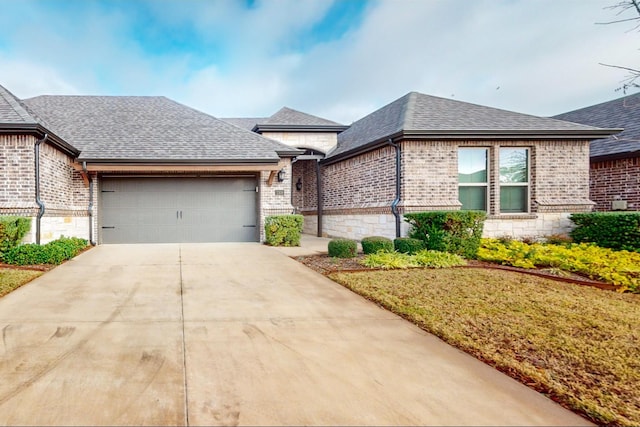 view of front of home featuring a front yard and a garage