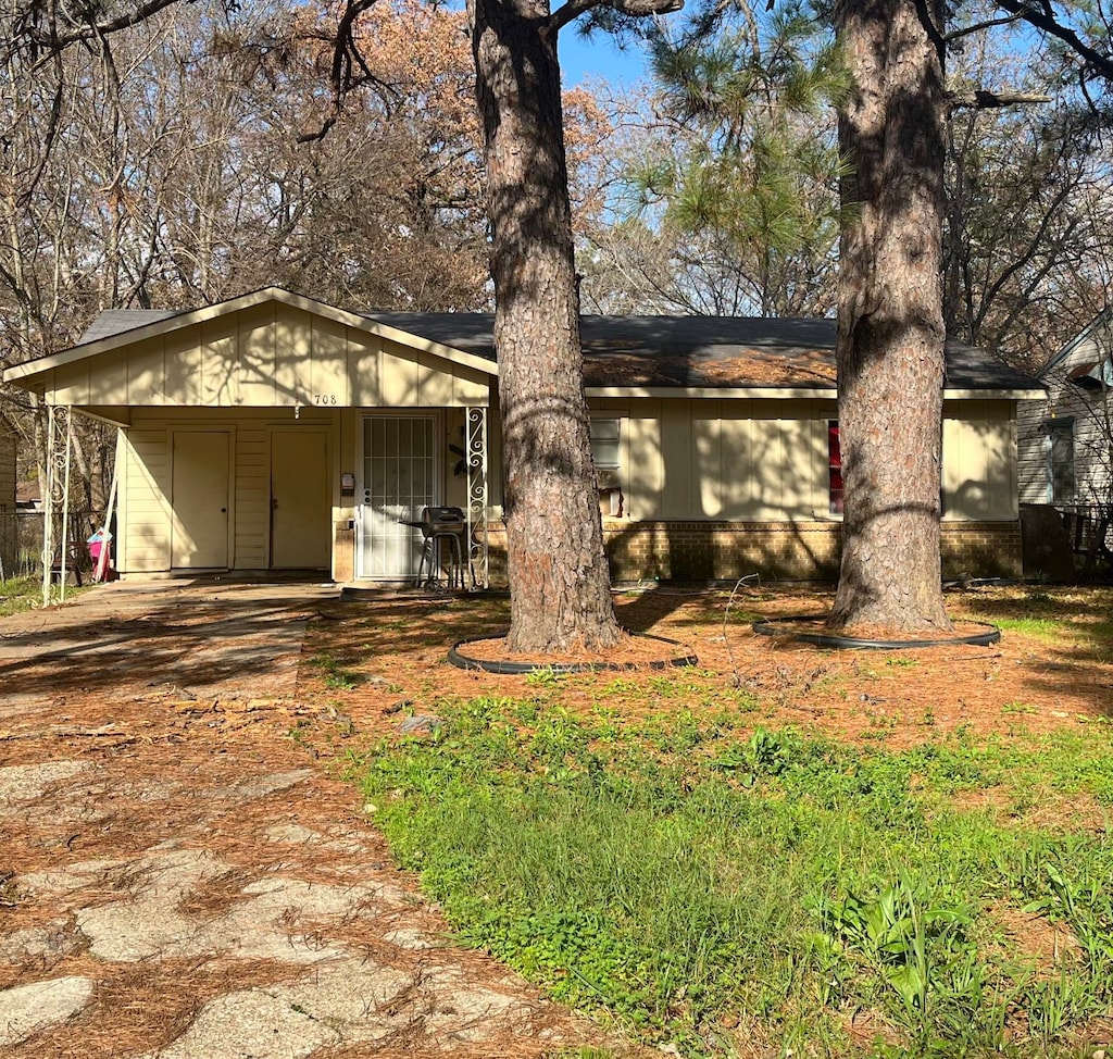 exterior space featuring a carport