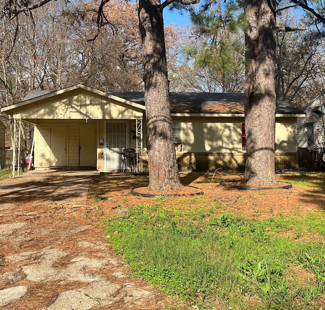 exterior space featuring a carport