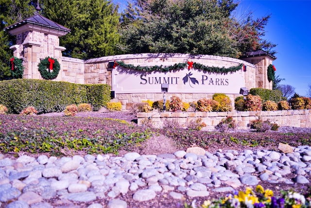 view of community / neighborhood sign