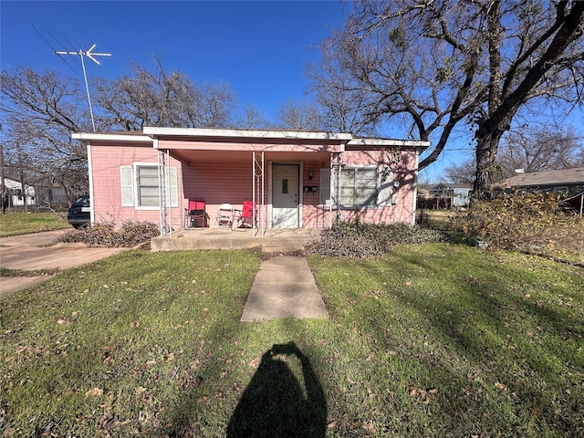 view of front of property with a front yard and covered porch