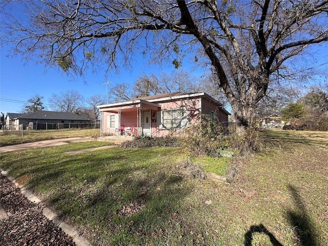 view of front of house with covered porch and a front yard