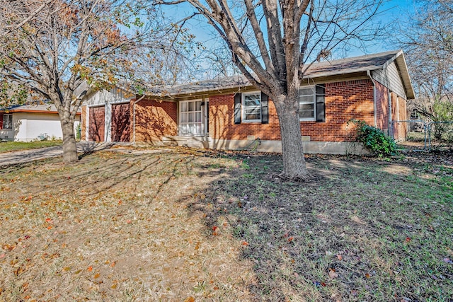 ranch-style house with a front yard