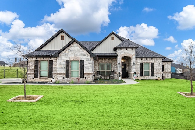 view of front of property with a front yard