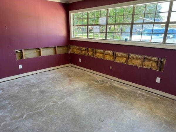 spare room featuring concrete flooring