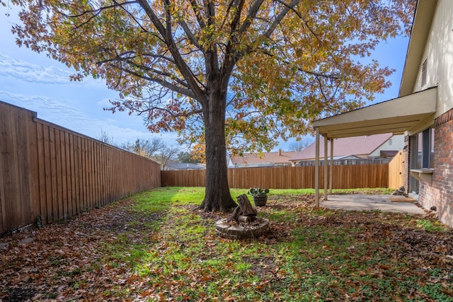 view of yard featuring a patio