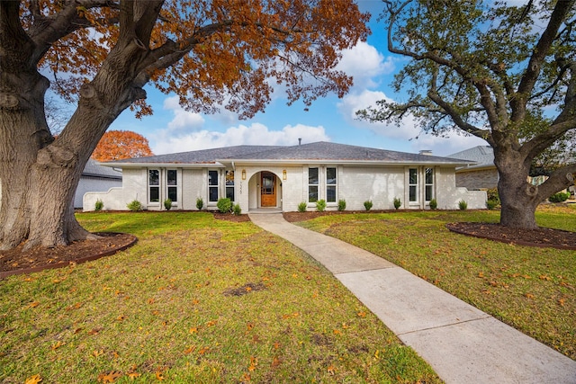 single story home with a front yard