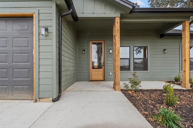 property entrance featuring covered porch