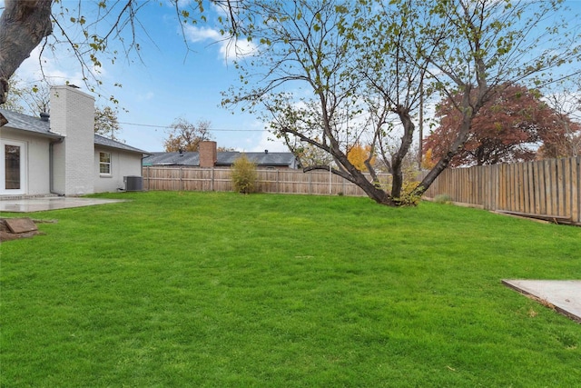 view of yard featuring cooling unit