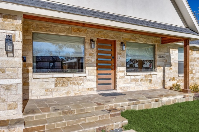 doorway to property with covered porch