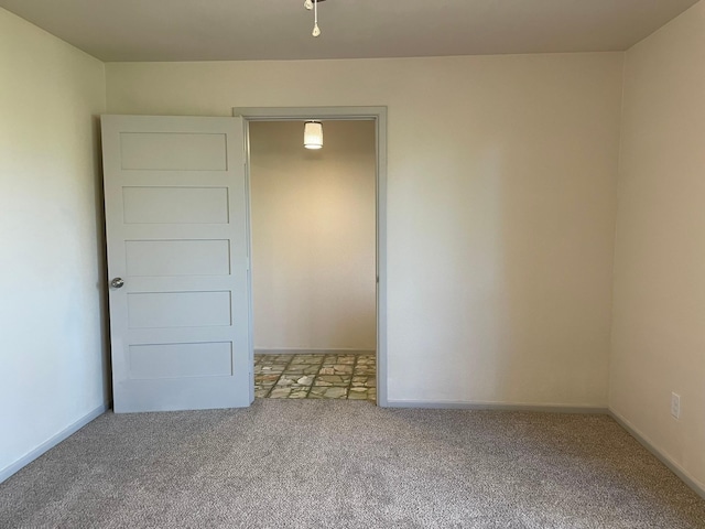 unfurnished room featuring carpet floors