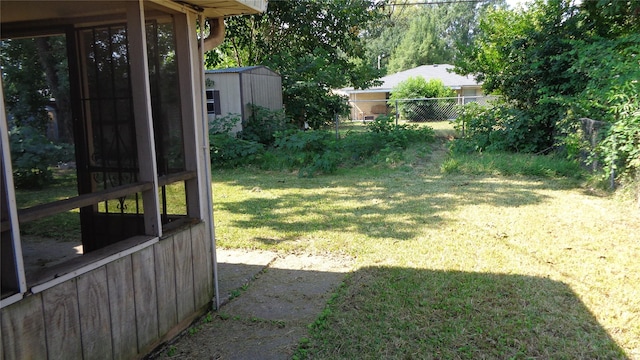 view of yard featuring a storage unit