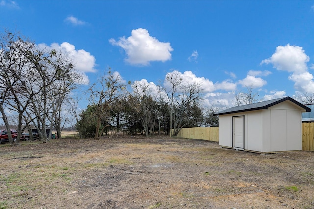 view of yard with a storage unit