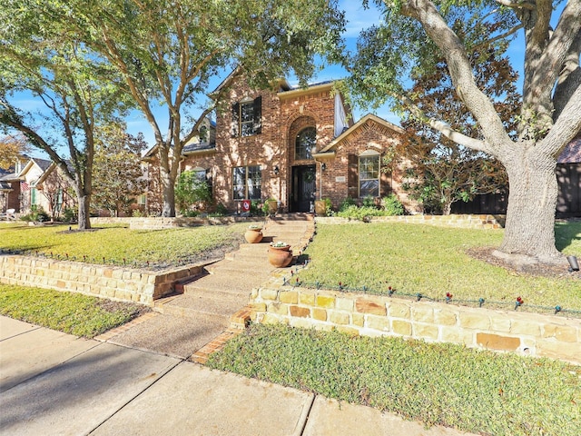 view of front of property featuring a front lawn