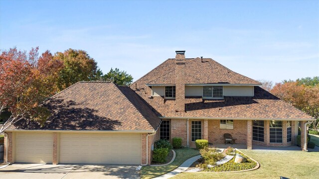 front of property featuring a front yard