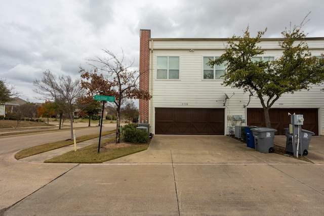 view of front facade featuring a garage