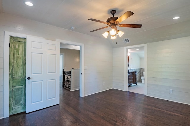 unfurnished room featuring ceiling fan and dark hardwood / wood-style floors