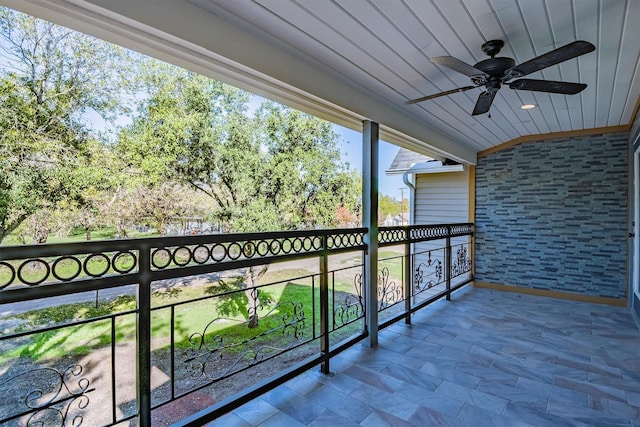 balcony featuring ceiling fan