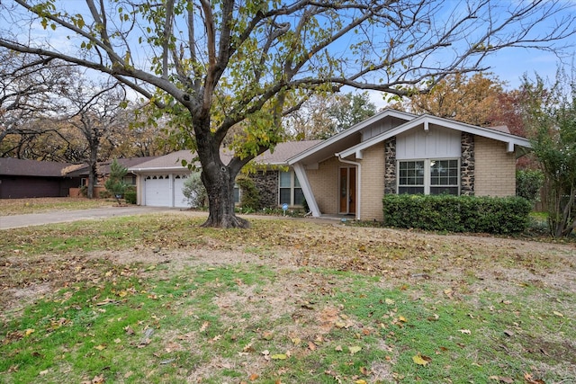 single story home featuring a garage