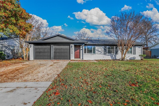 ranch-style house featuring a front lawn and a garage