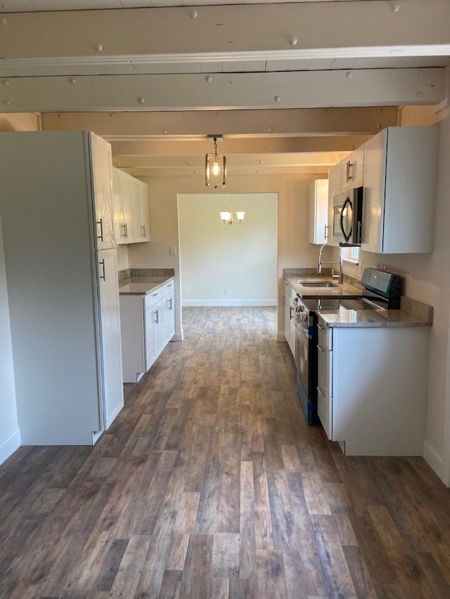 kitchen with sink, dark wood-type flooring, white cabinetry, stainless steel appliances, and decorative light fixtures