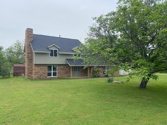 view of front facade featuring a front yard