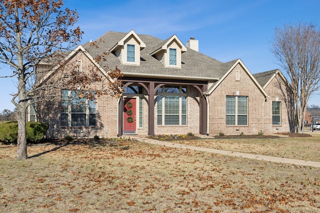 view of front of home featuring a front lawn