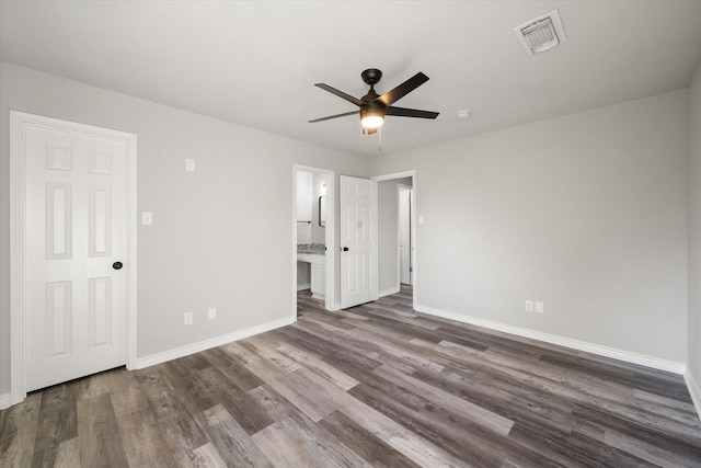 empty room with dark wood-type flooring and ceiling fan