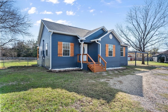 view of front facade featuring a front lawn