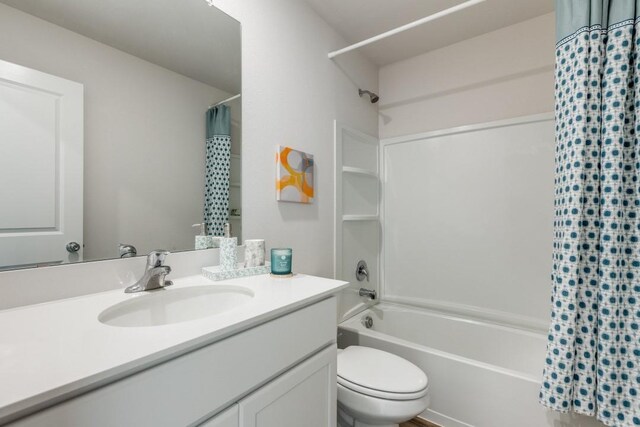 full bathroom featuring vanity, toilet, and shower / bath combo