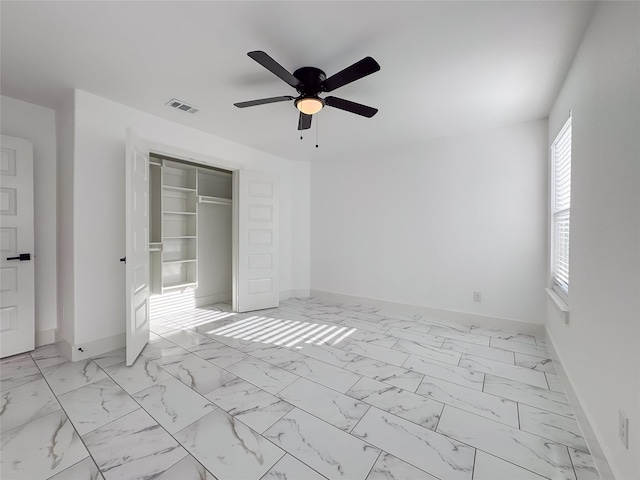 unfurnished bedroom featuring ceiling fan and a closet