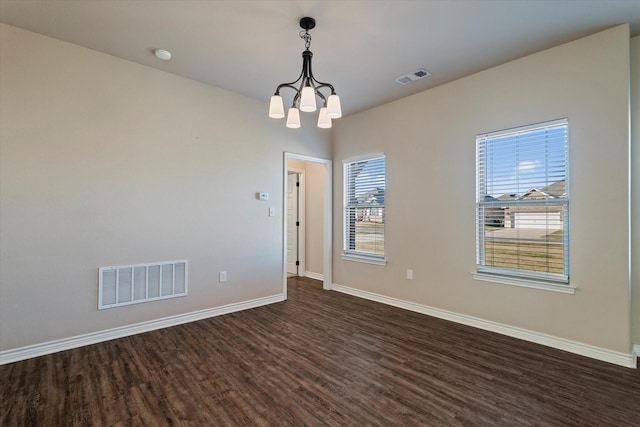 unfurnished room with dark wood-type flooring and a notable chandelier