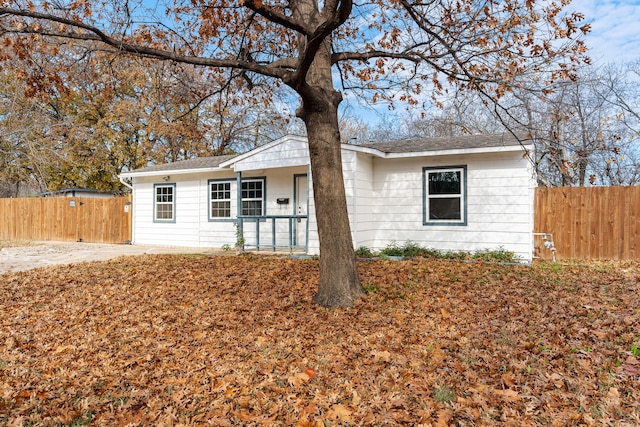 single story home with a porch