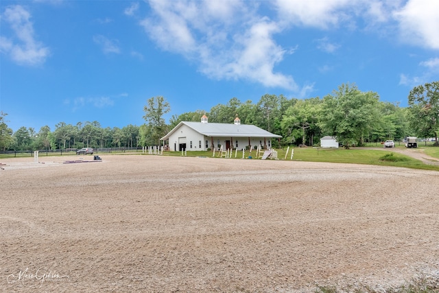 view of property's community featuring a lawn