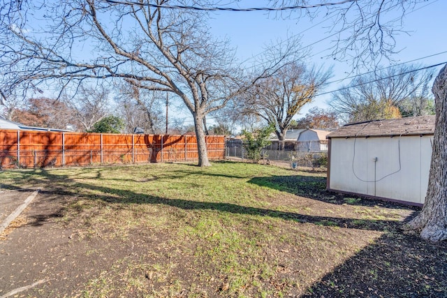 view of yard with a storage unit