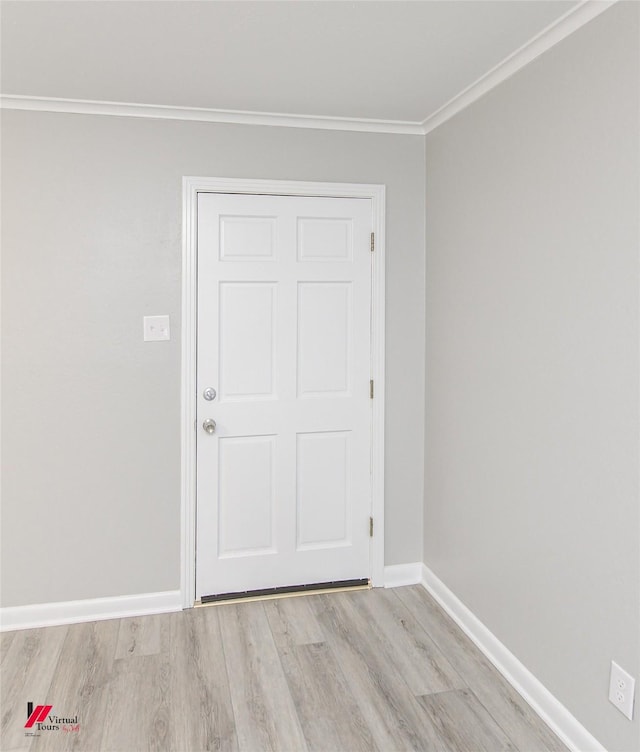 empty room featuring light hardwood / wood-style floors and ornamental molding