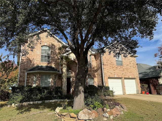 view of front property featuring a garage