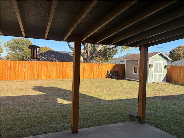 view of yard with a shed