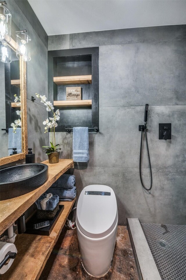 6596 Wells Burnett Rd, Fort Worth, TX 76135 - full bath with tiled shower and toilet