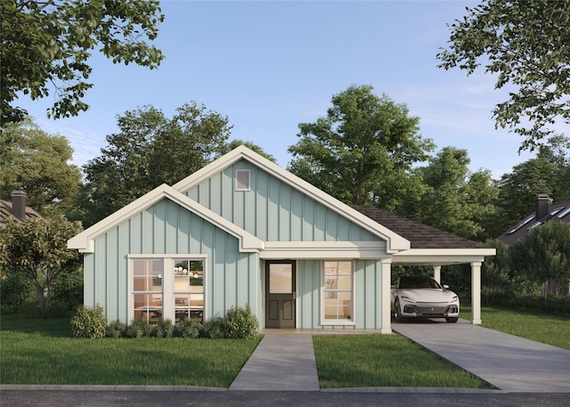 view of front of property featuring a front yard and a carport