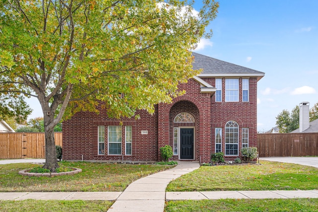 view of front of house featuring a front lawn