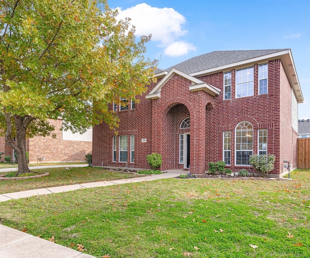 view of front of home featuring a front lawn