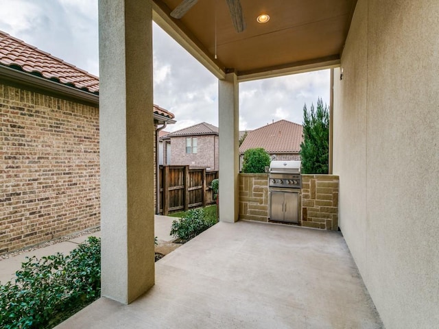 view of patio with an outdoor kitchen, area for grilling, and ceiling fan