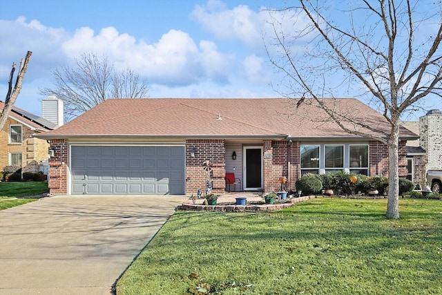 view of front facade featuring a front yard and a garage