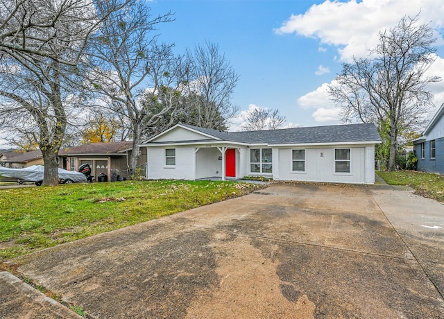 ranch-style home featuring a front yard