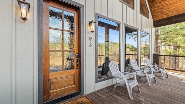 entrance to property featuring a porch