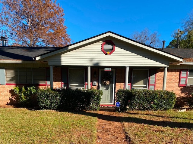 view of front of property with a porch and a front yard