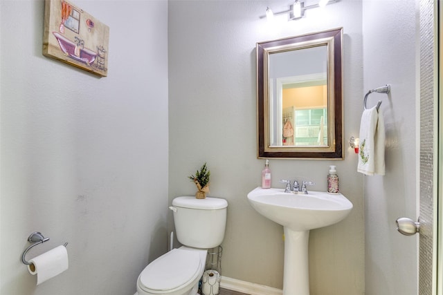 bathroom featuring toilet and sink